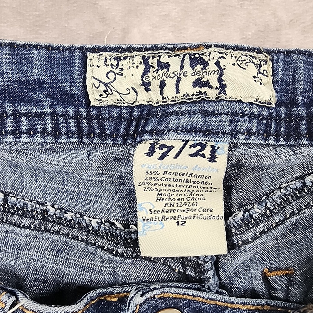 17/21 Exclusive Denim Shorts Size 12 Blue Embroidered Floral Raw Hem Cutoffs - Picture 5 of 6